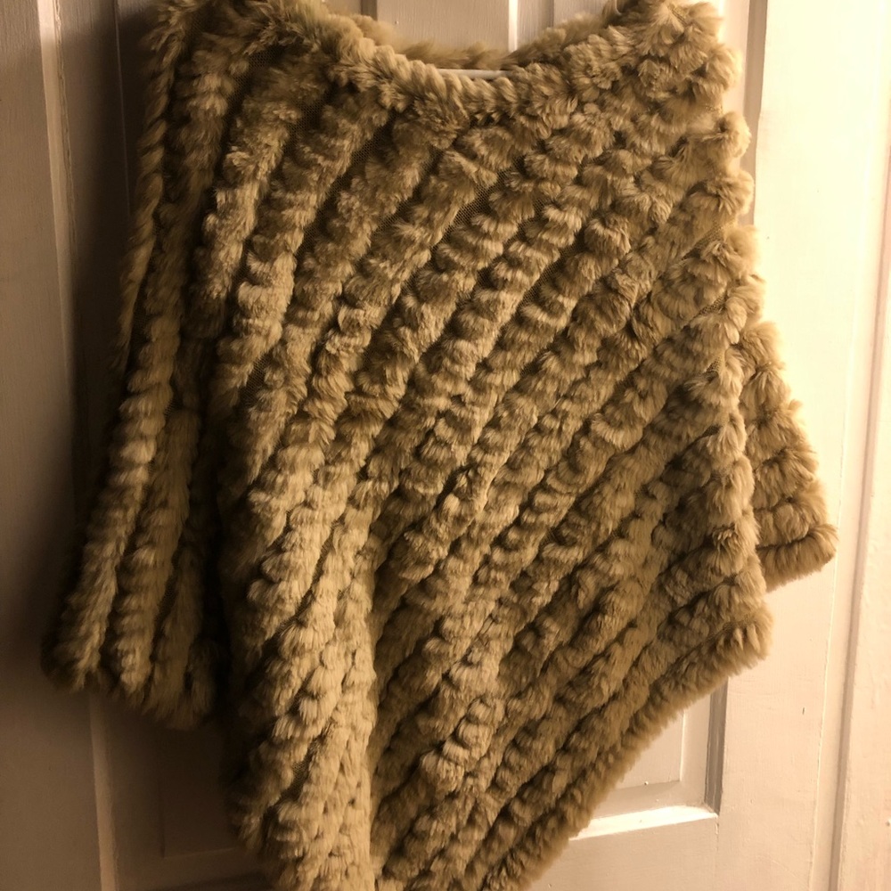 Sage, RIVET Poncho/Cape, Rabbit Fur. One Size.